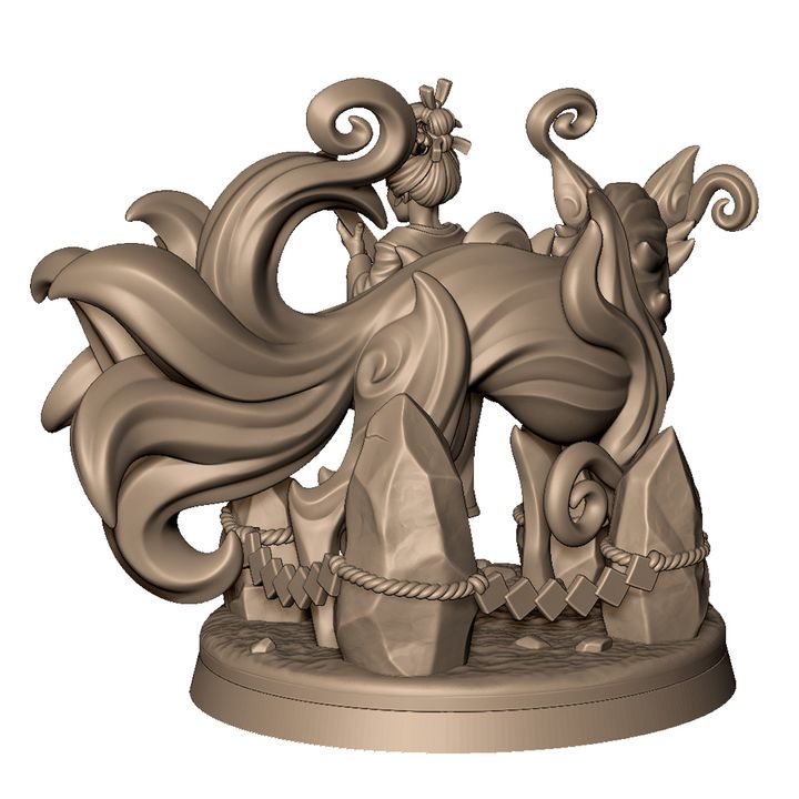 Music geisha with spirit 9 tail fox by Menagerie Miniature
