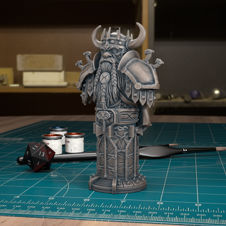 Dwarf Chess King by Tytan Troll Miniatures