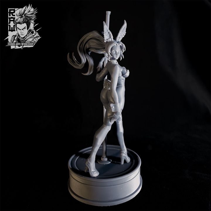Kirih Shiraishi - Bunnygirl PinUp by Ronin Arts Workshop