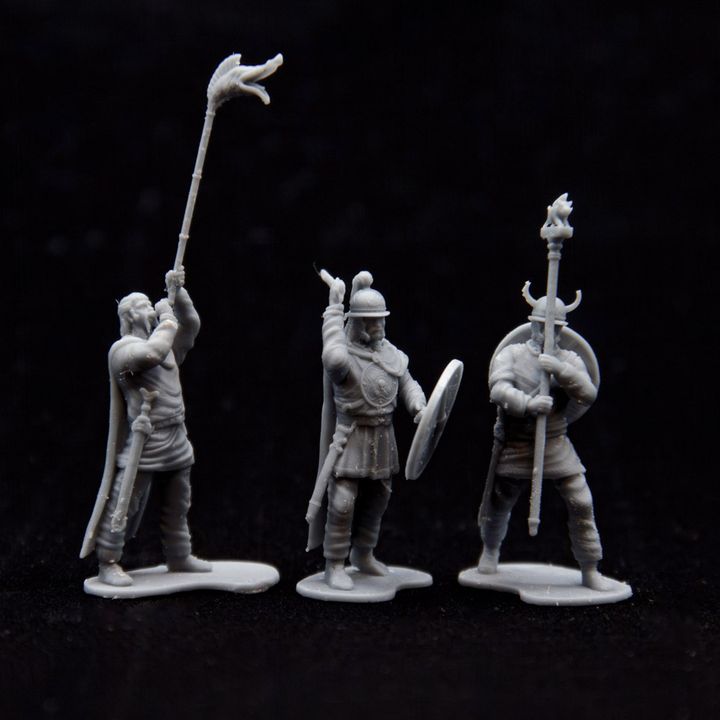 Celtic Command, Chieftain Carnyx and banner by Gadgetworks