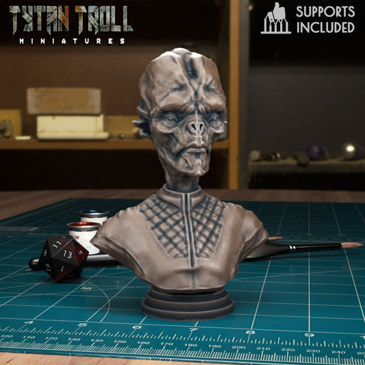 Alien Bust by Tytan Troll Miniatures