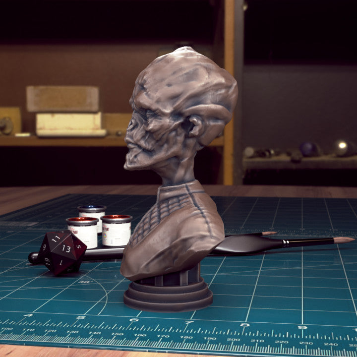 Alien Bust by Tytan Troll Miniatures