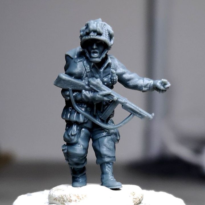 WW2 28mm US Paratrooper Officer/NCO SMG and Grenade by Colonel Muller