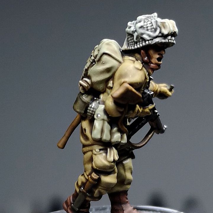 WW2 28mm US Paratrooper Officer/NCO SMG and Grenade by Colonel Muller